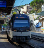 Der MOB Regionalzug nach Zweisimmen steht am 10 September 2023 im Bahnhof Montreux zur Abfahrt bereit.