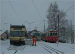 Winterdienst in Blonay: Zwischen dem GTW Be 2/6 und den Beh bzw. BDeh 2/4 im Hintergrund werden die Bahnsteige und Weichen vom Schnee befreit.
30. Januar 2015