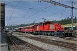 Nun ist der Zug bereits f�r die R�ckfahrt nach Balsthal formiert, die Ed2x 2/2 an der Spitze des Zuges und die OeBB Ee 936 153 (UIC Ee 91 85 4 936 153-6 CH-OeBB) zur allf�lligen Unterst�tzung  am Zugschluss. Doch bis zur R�ckfahrt dauert es noch eine Weile. 

14. Juni 2025

