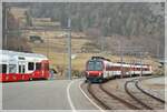 Die in etwas gleiche Szene, vor einigen Jahren vor dem Umbau des Bahnhofs: Ein RegionAlps RBDe 560 Domino nach Le Châble erreicht Sembrancher und vermittelt einen guten Anschuss an den im linken Bildteil nur Anschnitts weise zu sehenden RABe 525 nach Orsière. 

19. März 2011 