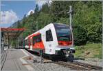 Langsam kommen die neuen TMR/SNCF Triebwagen Beh 4/8 Z 838 in Betrieb: der TMR SNCF Beh 4/8 893 (90 85 838 893-0)  Le Trient  ist als Extrazug nach Le Ch�telard Fronti�re gekommen und f�hrt nun als Leermaterialzug nach Vernayaz zur�ck. Das Bild entstand auf dem Zugangsweg zum Bahnsteig. 

10. Juli 2026