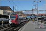 Der TPF RABe 527 196 erreicht sein Ziel Neuchâtel und wird nach einer kurzen Wendezeit nach Fribourg (bereits angeschrieben) zurückfahren. 

6. Juni 2021