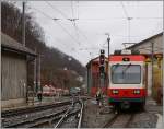 Whrend der Be 4/4 16 in Waldenburg die Wochenendruhe geniest, erreicht im Hintergrund der BDe 4/4 16 mit dem Regionalzug 3148 von Liestal in Krze sein Ziel.
5. Mrz 2016