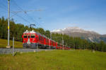 
Geführt von den RhB beiden ABe 4/4 III Triebwagen Nr. 55  Diavolezza  und Nr. 56  Corviglia  erreicht der Bernina-Express (RhB D 973) am 13.09.2017 bald den Bahnhof Pontresina.