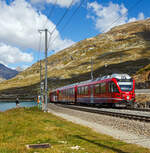 Geführt von dem ALLEGRA-Zweispannungstriebzug RhB ABe 8/12 -3502 „Friedrich Hennings“ erreicht der RhB-Regionalzug nach Tirano am 06.09.2021 bald, dem höchsten Punkt der