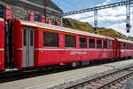 Personenwagen RhB AB 1541 ein verkrzter 1./2.Klasse Einheitswagen I (EW I) mit Aluminiumwagenkasten am 13.09.2017 in der Station Ospizio Bernina im Zugverbund.