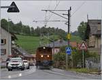 50 Jahre Blonay Chamby - MEGA BERNINA FESTIVAL -  Bündner Tag im Saaneland : Die RhB Ge 4/4 182 in den Strassen von Montbovon.