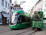 Straßenbahn / Stadtverkehr Basel; Be 4/6 Nr.6013 Flexity 2 und eine Fahrschule mit Be 4/4 Nr.495 und 501  Cornichon  am Barfüßlerplatz in Basel am 29.09.2019.