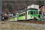 Ein ASD/TPC Regionalzug, bestehend aus dem ASD BDe 4/4 402 eine Bt und einen weiteren BDe 4/4 an der Zugsspitze ist auf der Fahrt von Les Diablerets nach Aigle und erreicht den kleinen Kopfbahnhof Le