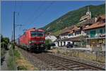 Bei Ligerz, auf dem letzten noch verblieben Einspurabschnitt der Strecke 210 Lausanne - Biel/Bienne sind die DB 193 350 und eine WRS 475 mit einem Kesselwagengazzug auf dem Weg in Richtung