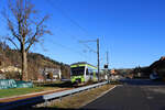 Die ehemalige VHB (Vereinigte Huttwil-Bahnen) / Strecke der ursprünglichen Huttwil-Wolhusen Bahn (HWB): BLS NINA 525 028 verlässt den Halt auf Verlangen Hüswil Richtung Huttwil und