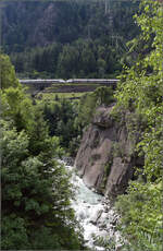 RABe 501 008 'Monteceneri' und RABe 501 021 'Kanton Graubünden' bei Pfaffensprung. Juli 2024.