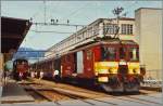 Der SBB De 4/4 1661 mit seinem Regionalzug nach Beromünster beim Halt in Reinach SBB.