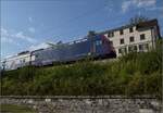 In Uetikon am See fährt Re 450 057 mit ihrer S-Bahn vorbei.