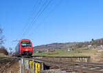 Die Kempttalbahn: Die sehr beschauliche Landschaft beim Pfäffikersee mit einer S3 von Wetzikon nach Zürich Hardbrücke.