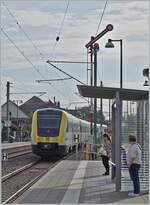 Zu Ollis Bild  Mit dem Diesel-IC durch die Schweiz...  und dies an herrlichen Formsignalen vorbei.
In Neunkich dieselt der DB 612 067 und 127 in Richtung Schaffhausen vorbei. 

6. Sept. 2022 