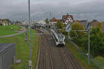 An der ehemaligen BT-Strecke Romanshorn - St.Gallen: Thurbo GTW 2/8 764 fährt in Roggwil-Berg als Regionalexpress Konstanz -> St.Gallen -> Herisau durch.