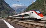  Giruno -Züge auf der Gotthardachse sind ja nun schon alltäglich, weniger aber, auf der Gotthard Panoramastrecke, auch wenn dieser RABe 501 017  nur  in Lavorgo abgestellt ist, vermag er