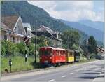 Nach sovielen modernen Zügen nun etwas Nostalgie: Ein bunter RhB Zug mit dem RhB ABe 4/4 N° 35, dem RhB As2 N° 2 und dem RhB AB2 N° 121 (alles Blonay-Chamby Bahn Fahrzeuge)