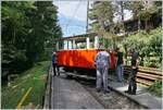 Autour de la voie ferrée / Rund um die eiserne Bahn (Herbstevent 2024) - Der kleine Star des Tages die Dm 2/2 N° 3  Le Biniou  des Réseau Breton (RB) ist nicht nur winzig klein, Le Biniou  hat auch eine  Drehscheibe  mit an Bord, welche das Abdrehen des Dm 2/2 N° 3 an jeder Stelle ermöglicht. Hier wird der Dm zwischen Chantemerle und Vers-chez- Robert für die Rückfahrt nach Blonay um 180° gedreht.

7. Sept. 2024