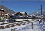 Dei MOB Ge 4/4 8001 erreicht mit einem Regionalzug von Zweisimmen nach Montreux den Bahnhof Saanen.