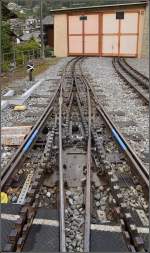 Komplizierte Zahnstangenweiche am Zermatter Bahnhof der Gornergratbahn.