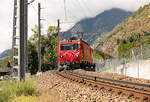 MGB Glacier-Express mit Lokomotive HGe4/4 II 102 auf der Zahnstange oberhalb Stalden.