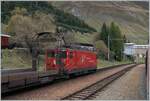 Noch einmal die MGB Ge 4/4 81, die auf der westlichen Seite ein Walliser Wappen trgt. Der Autozug befindet sich bei der einfahrt in Realp und ich konnte ihn aus dem nach Oberwald verkehrenden Regionalzug aus fotografieren, da dieser bereits in Realp abgefahten im Vorbahnhof auf den Autotunnelzug warten muss, bevor die Fahrt in den einspurigen Furka-Tunnel (mit zwei Ausweichgeleisen) weiter geht. 

19. Oktober 2023
