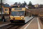 Schienen-Wohnwagen kommt am 25.02.2012 von Blonay und fhrt in den Bahnhof  Saint-Lgier.