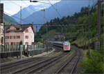 RABe 501 014 'Kanton Bern' und RABe 501 012 'Kanton Solothurn' in Gurtnellen.