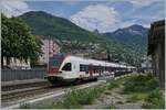 Die beiden SBB RABe 523 029 und 523 023 sind als R3 von Aigle nach Le Brassus/Vallorbe unterwegs und verlassen den Bahnhof von Clarens.