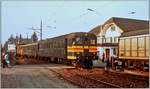 Der schiebende SBB De 4/4 1667 erreicht mit seinem Regionalzug 6110 von Beromünster nach Beinwil am See im Bahnhof von Menziken SBB.