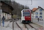 Der Der TPF SURF ABe 2/4 - B - Be 2/4 101  Moitié-Moitié  hat sein Ziel, den Bahnhof von Broc Fabrique erreicht.