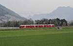 Ein aus Chur kommender unbekannter ABe 4/16 ist am 29.03.2022 bei Felsberg unterwegs