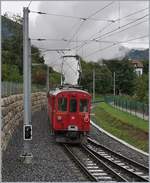 Kurz darauf erschien dann auch schon der Blonay-Chamby  Riviera Belle Epoque  Zug mit der G 3/3 N° 5 und dem schiebenden RhB ABe 4/4 35, der ohne Halt in St-Légier Gare durch fuhr.