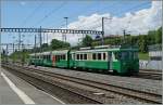 Der BAM/MBC Regionalzug von Biere nach Morges erreicht sein Zielbahnhof.