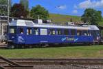 Am 18 Mai 2025 steht der fahrender Kino ABe 526 290 -ex RM- abfahrtbereit in Sümiswald-Grünen während das Bahnspektakel  150 Jahre Emmentalbahn  .