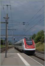 Ein ICN nach Lausanne erreicht Bussigny, wo der Zug ohne Halt durchfährt. 
3. Juni 2014