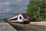 Der SBB LEX RABe 522 226 ist als Léman Express RL5 23015 von La Plaine nach Genève unterwegs und erreicht den Halt Russin. Durch einige Umbaumassnahem und durch die Änderung von Gleich- auf Wechselstrom Betrieb der Strecke hat der Bahnhof viel von seinem alten Charme verloren. 26. August 2024 