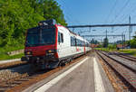   Ein modernisierter vierteiliger NPZ geführt von einem SBB RBDe 560  fährt am 28.05.2012 als S 21 (Payerne - Lausanne) in den Bahnhof Puidoux-Chexbres ein.