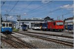 So viele Züge, dass mein Fotoappart fast zu klein war: Der MOB ABDe 8/8 4002 VAUD erreicht mit seinem Regionalzug 2224 Chernex, beim Dépôt stehen neben dem Be 4/4 (ex SNB) die beiden