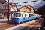 Im Sommer 1987 ist der MOB ABDe 8/8 4003  Bern  mit einem Personenzug mit Güterlast bei Fontanivent unterwegs.