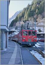 deh-44-mgb/873565/in-goeschenen-wartet-ein-mgb-de In Göschenen wartet ein MGB De 4/4 mit seinem Pendelzug auf die Abfahrt in Richtung Andermatt. 

21. Jan. 2025