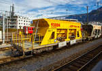   Vierachsiger Schmalspur Drehgestell-Schotterwagen RhB Xac-t 93804 (Dienstwagen) eingereiht in einen Bauzug am 01.11.2019 im Rbf Chur (aufgenommen aus einem Zug heraus).
