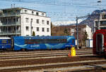 Der RhB Gourmino Speisewagen WR 3811, ex RhB Dr4ü 3811, ex Mitropa Dr4ü 11, am 22.03.2023 beim Bahnhof Chur abgestellt.