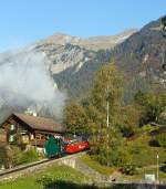 Ein Ausblick am 01.10.2011 morgens aus dem Hotelfenster, die Heizl befeuerte Lok 15 der BRB fhrt von Brienz zum Rothorn (2244 m .