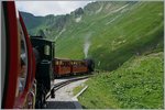 Unser bergwärts fahrender Zug BRB kreuzt in Oberstaffel die beiden talwärts fahrenden Züge mit den Loks H 2/3 N° 15 (Ölgefeuert) und H 2/3 N° 6 (Kohlegefeuert). 
7. Juli 2016