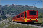Leider nähert sich nun das Ende der  klassischen  JB Pendelzüge; jahrelang prägten sie das Gesicht der Jungfraubahn. 
Hier ist einer auf Talfahrt, kurz nach der Station Eigergletscher.
8. August 2016