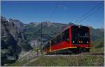 Ein neuer Jungfrau Bahn Triebzug auf dem Weg zum Joch kurz vor der Station Eigergletscher.
8. August 2016