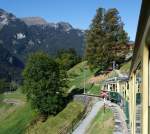 Mit der lngsten durchgehende Zahnradbahn der Welt, auch eine der schnsten, unterwegs: Mit einem Triebzug der Wengernalpbahn (WAB) am 02.10.2011 zwischen Lauterbrunnen und Kleine Scheidegg, hier kurz